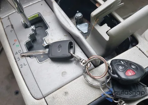 2009 Toyota Camry Le z USA, uszkodzony, nr VIN 4T1BE46K99U811517